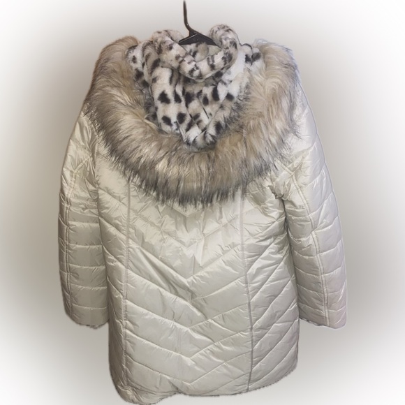 Dennis Basso Faux fur coat Size Medium - Picture 2 of 4